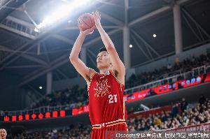 你也進三分！劉傳興半場3中2得5分 三分1中1&搶2前場板配圖