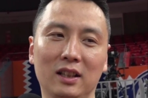 盧偉：北京陣容厚度是聯盟最好的 季后賽經驗更多&更適應外籍裁判配圖