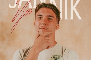 官方：薩爾茨堡19歲中衛舒斯特加盟布倫特福德，據悉總價2000萬歐配圖