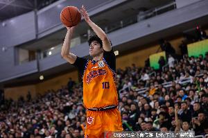 還是挺敢打的！偰李永煒替補22分鐘 8中3拿7分6板5助&送關鍵搶斷配圖