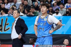 記者：這比賽太有節目了 北京先賣個破綻 最后還是沒把坑填上配圖