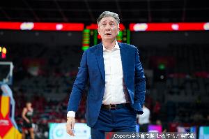 媒體人：這個半場深圳已盡全力了 但主力面臨犯規麻煩&想贏仍很難配圖