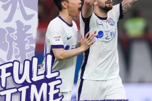 憑借哈達斯罰入的點球，我們在客場1-1戰平上海海港配圖