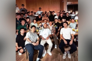 記者：樸鎮燮入選韓國隊世界杯名單后，宴請浙江隊全隊聚餐配圖
