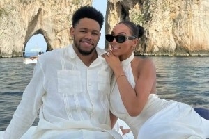 安芬尼·西蒙斯向未婚妻求婚成功 后者是英格拉姆前女友&育有一子配圖