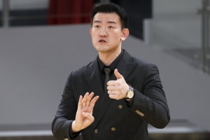 王博：深圳人員不齊整 依然非常拼 他們對勝利的渴望非常強配圖
