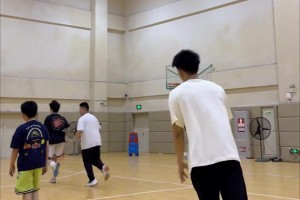 小孩哥：家人們，你們覺得我剛剛沒跳一下是不是給他臉了？